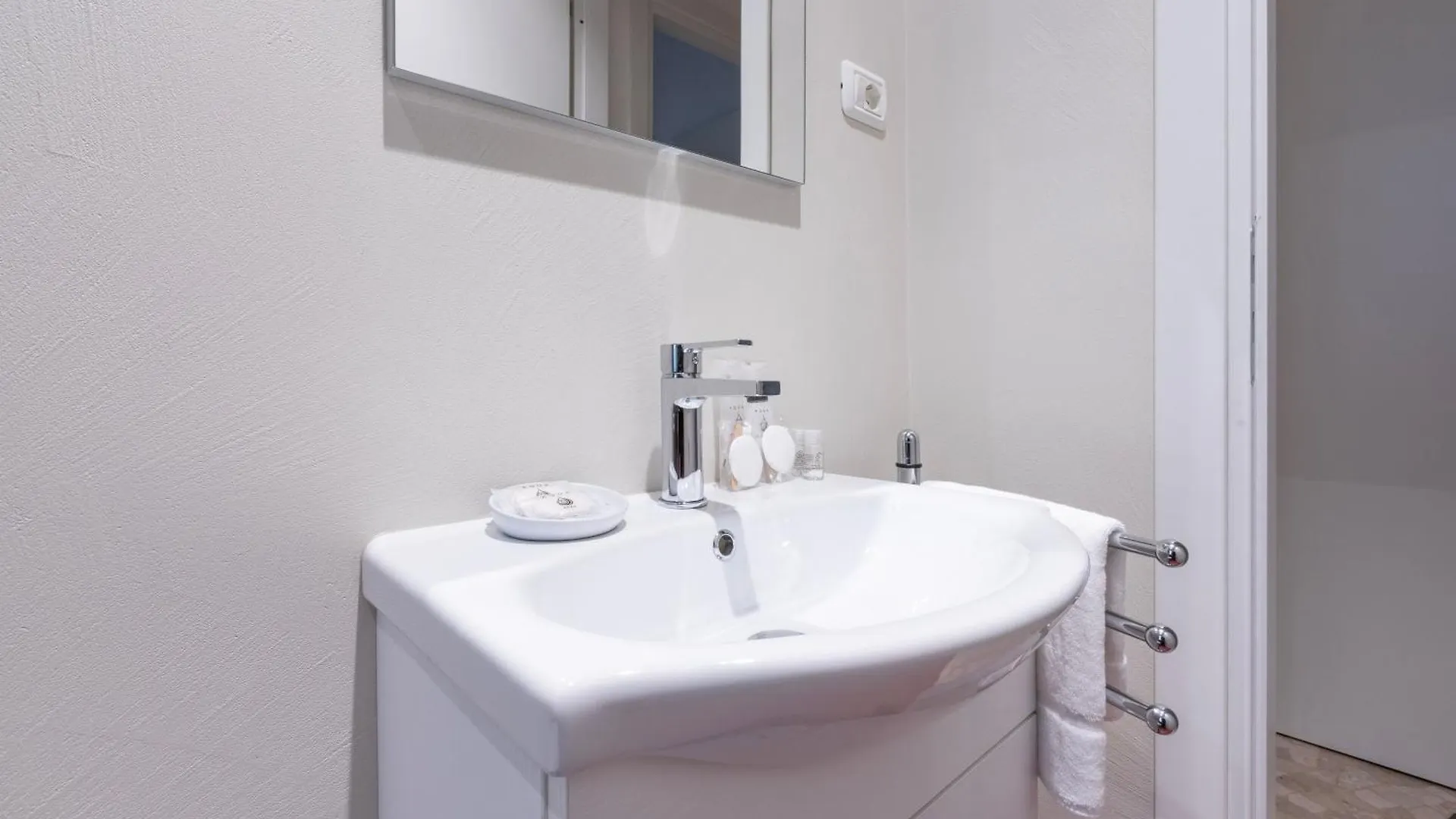 Italianway - Merlo 1 D Milan Apartment